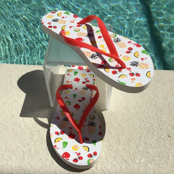 NEW! GAP White & Red Fruit Bowl Flip Flops Beach Sandals Unisex Cruise Swim Pool - Picture 10 of 16